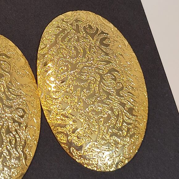 Gold Oval Pierced Earrings Embossed Metal 1.56"x0.94" Unbranded Vintage Retro - Picture 2 of 6